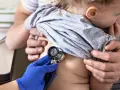Jak długo trwa hospitalizacja niemowlaka z zapaleniem płuc?